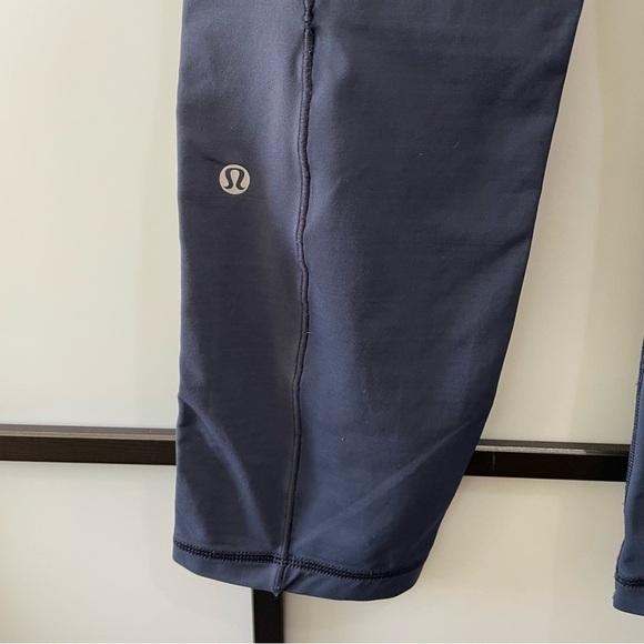 [4] Lululemon Women’s Up The Pace Crop Nautical Navy Blue & White Stripes - Picture 10 of 16